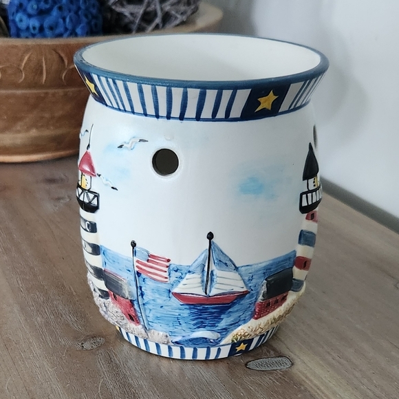 🕯️ Yankee Candle Lighthouse Wax Warmer – Nautical Ceramic, 3D Design - Picture 4 of 15